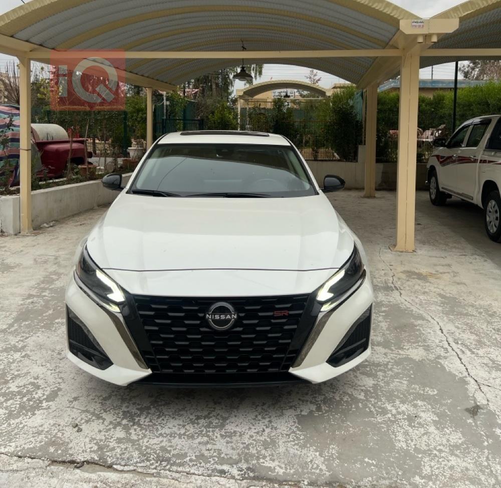 نيسان ألتيما